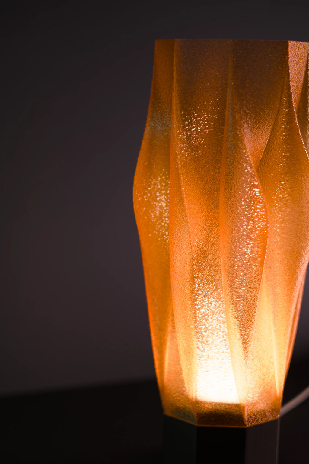 Finned Spiral Lamp — Sculptural LED Accent Light for Desk, Nightstand & Shelf