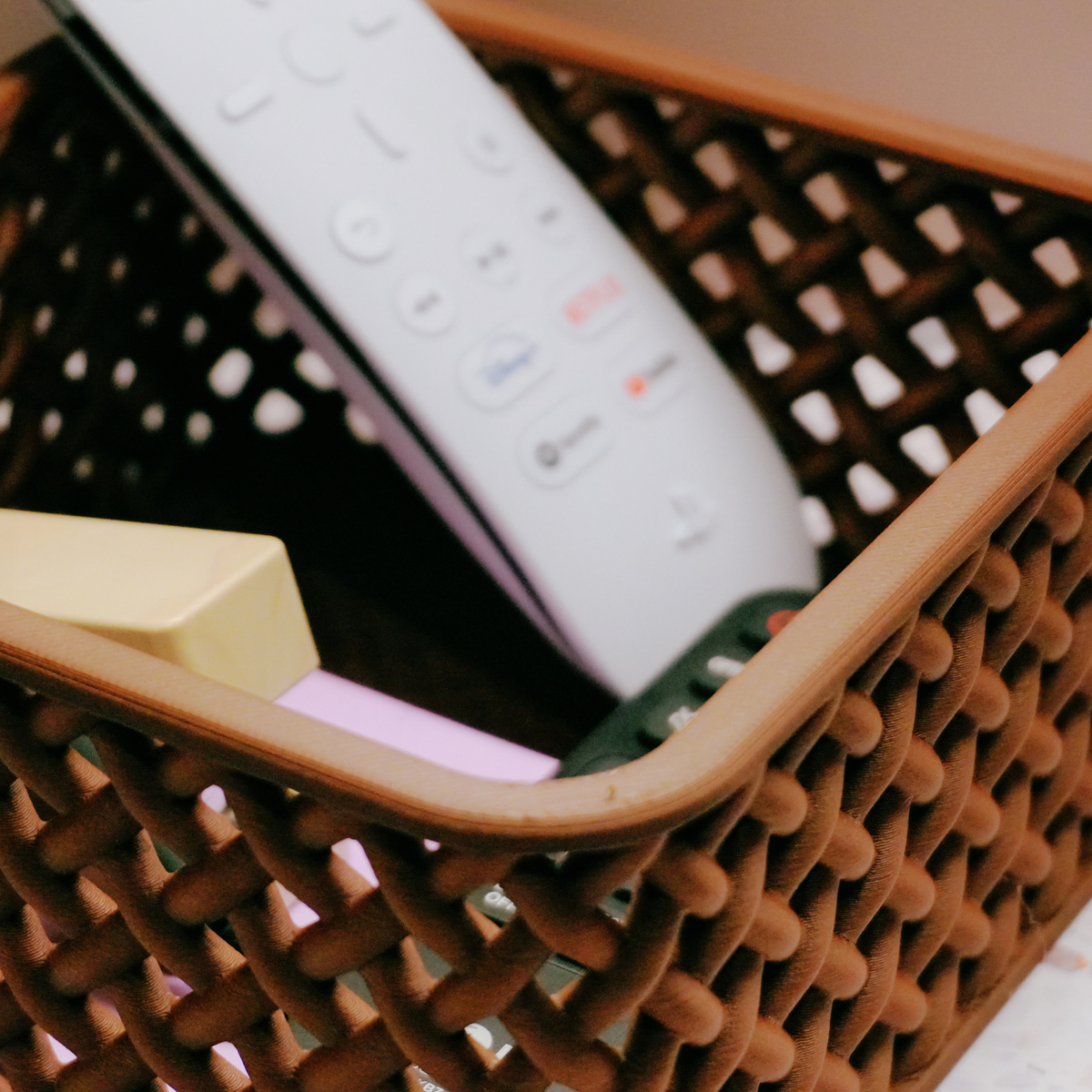 Wicker Entryway Tray — Woven Rattan-Style Catchall for Keys, Remotes, Wallet & Coins