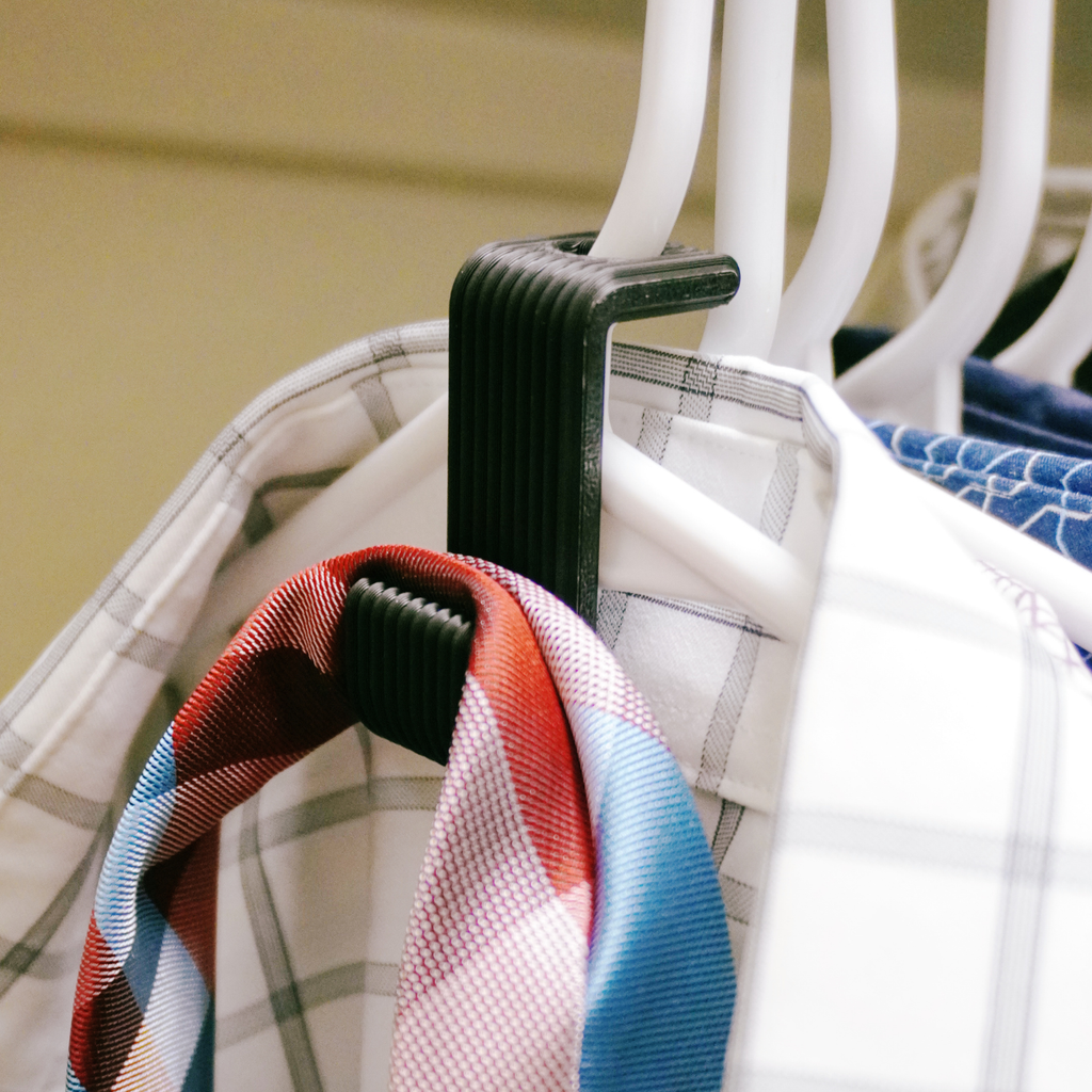 Clothes Hanger Connector — Cascading Closet Hooks for Space-Saving Hanger Stacking