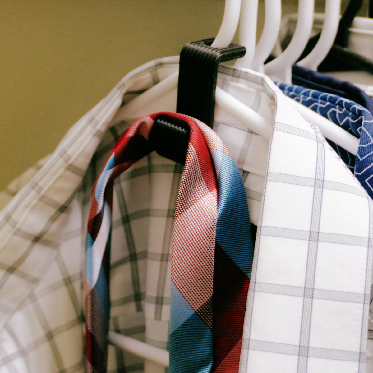 Clothes Hanger Connector — Cascading Closet Hooks for Space-Saving Hanger Stacking